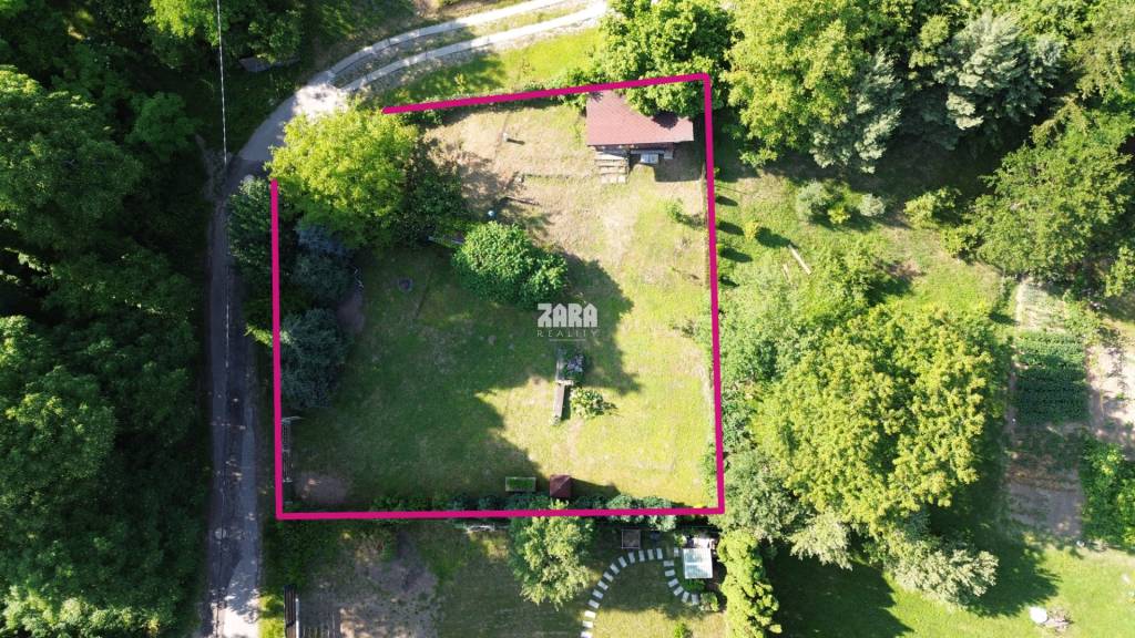 SVINICA - Pekný stavebný pozemok 612 m2, VŠETKY IS.