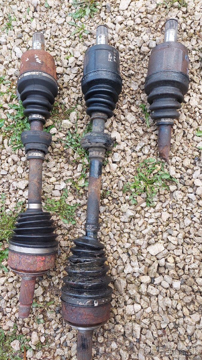 Predám ľavú poloos Honda accord FRV FR-V K207