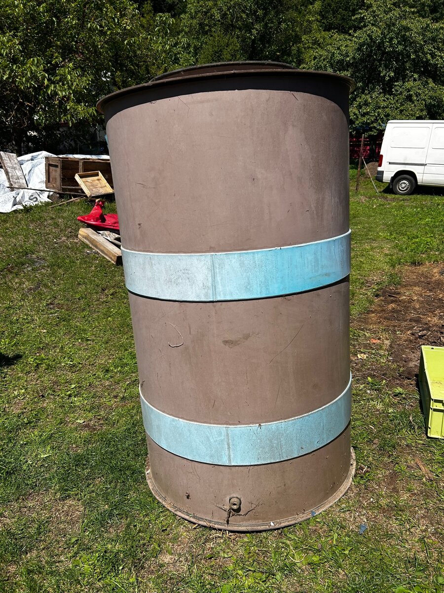 Nadoba na vodu 1000 litrov