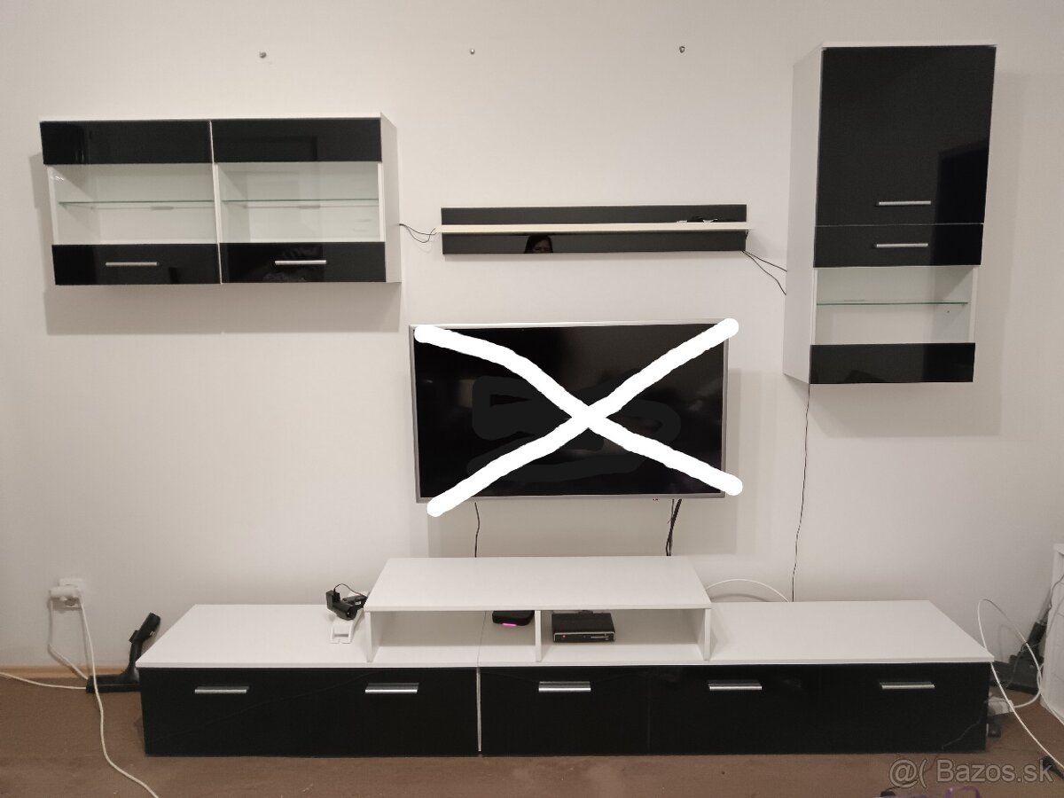 Obývacia stena podsvietená