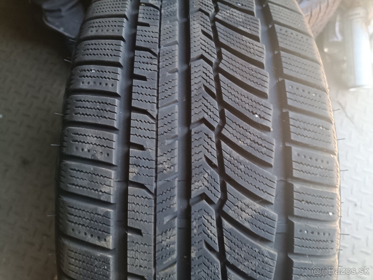 Predam 225/55/16 zimne