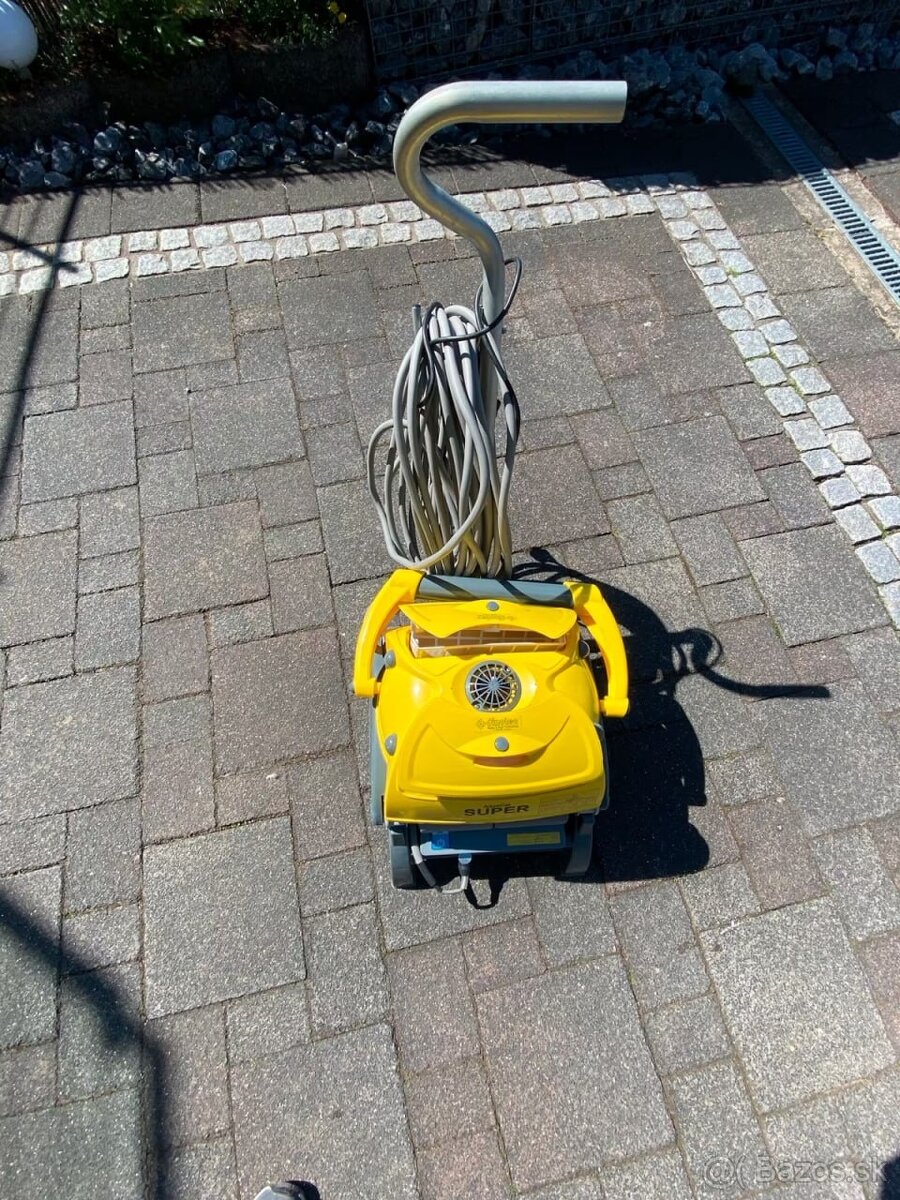 Použitý robot na čistenie bazénov Dinotec Super Aquacat