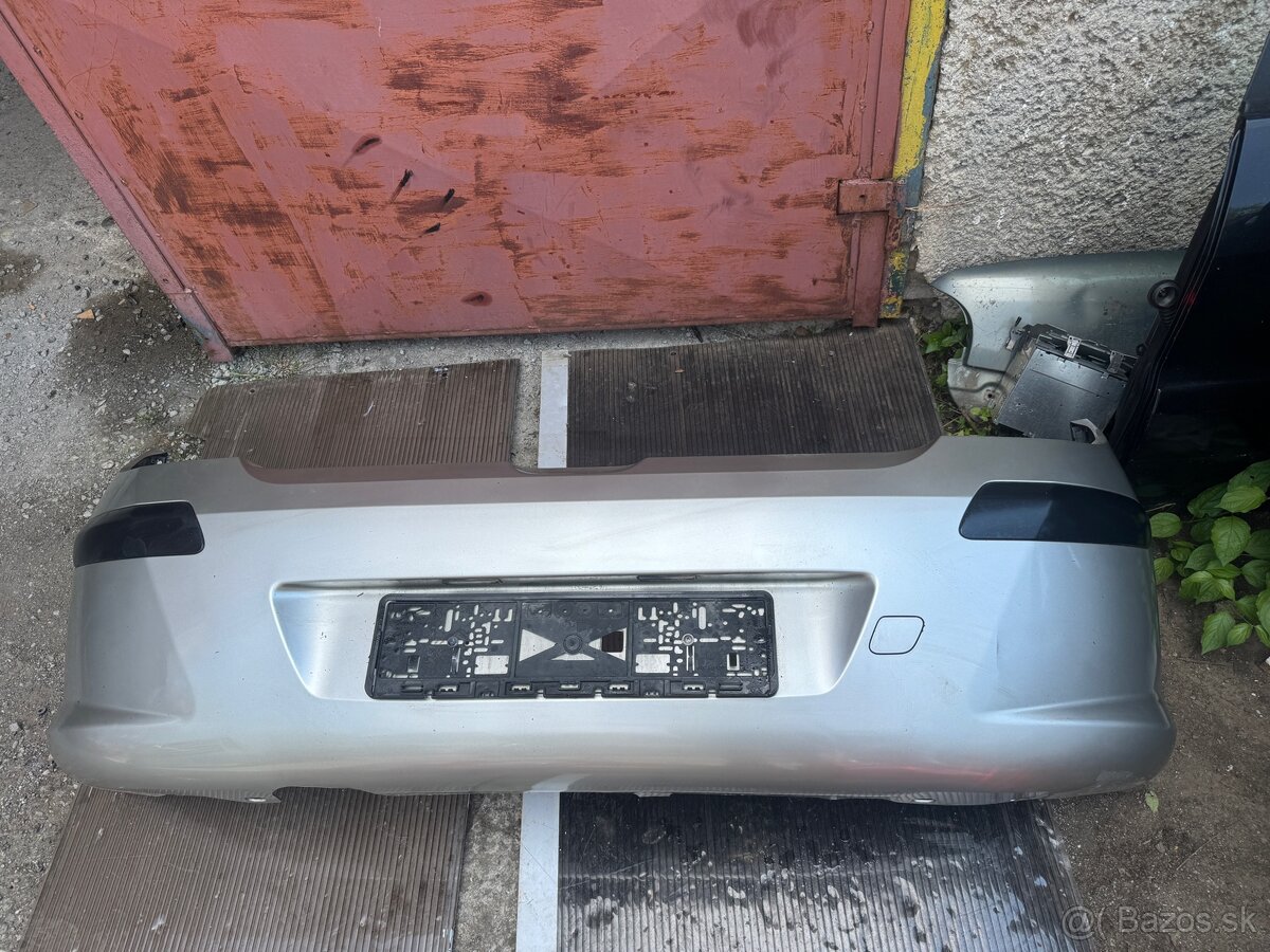 Peugeor 308 zadny naraznik