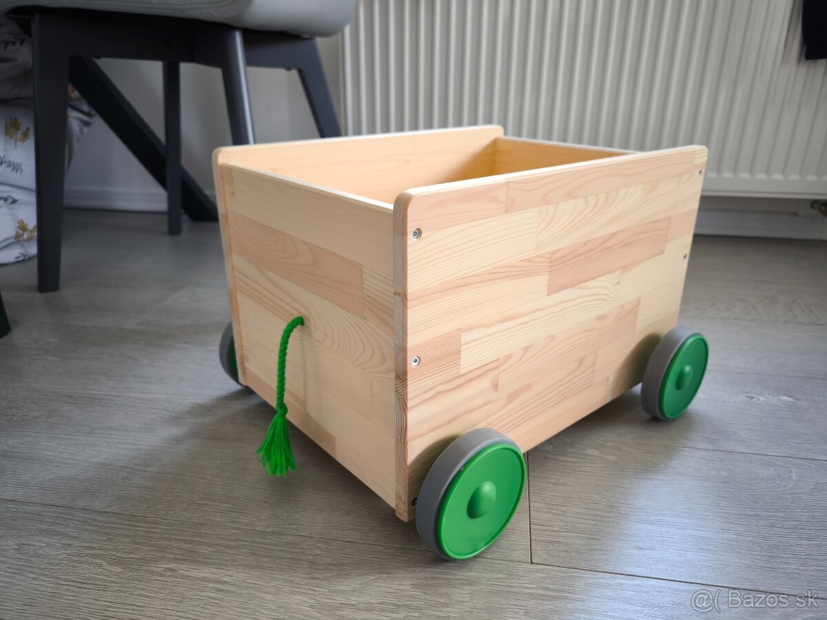 IKEA FLISAT drevený vozík na kolieskach