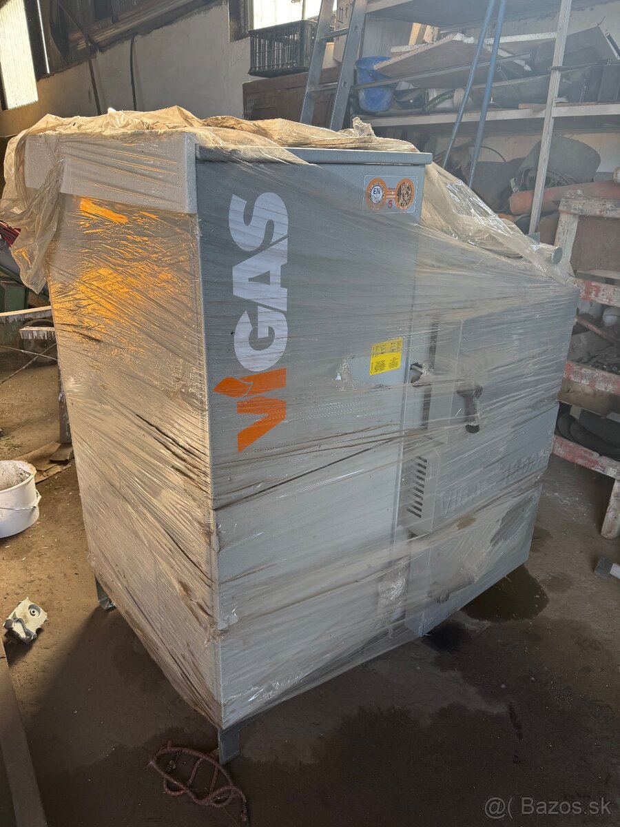 Kotol na drevo a pelety