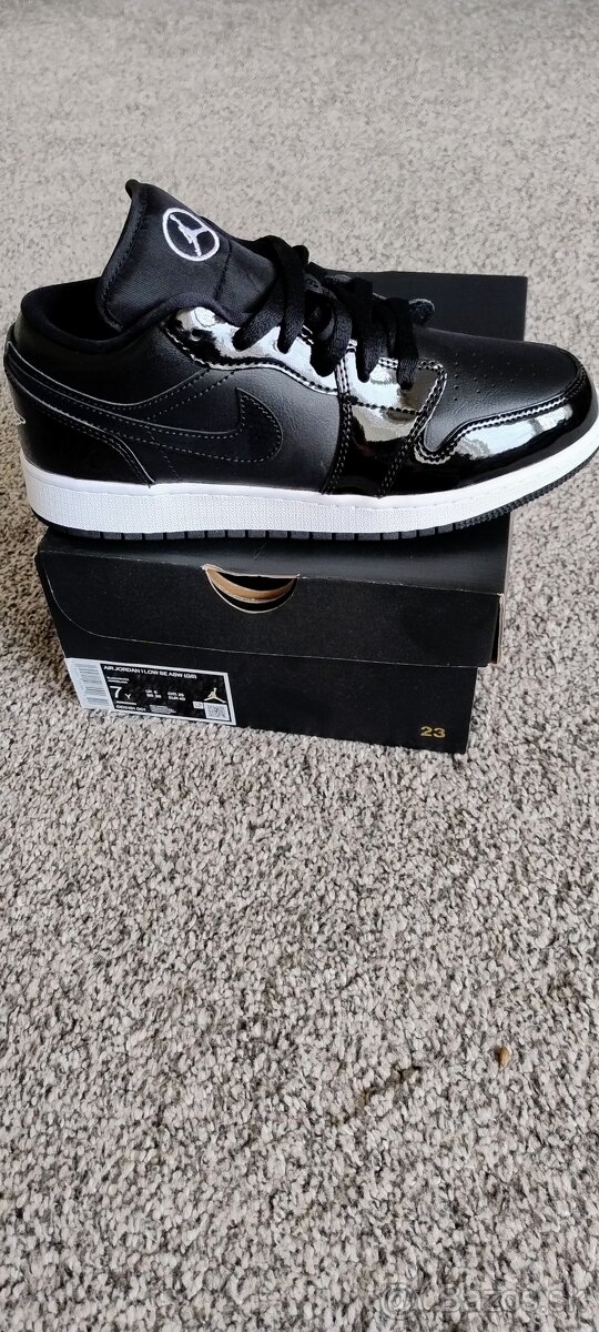 nike air jordan 1 low se