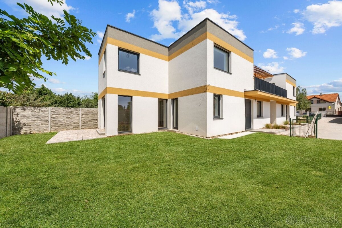 Priestranný 3-izbový byt v obci Viničné na predaj