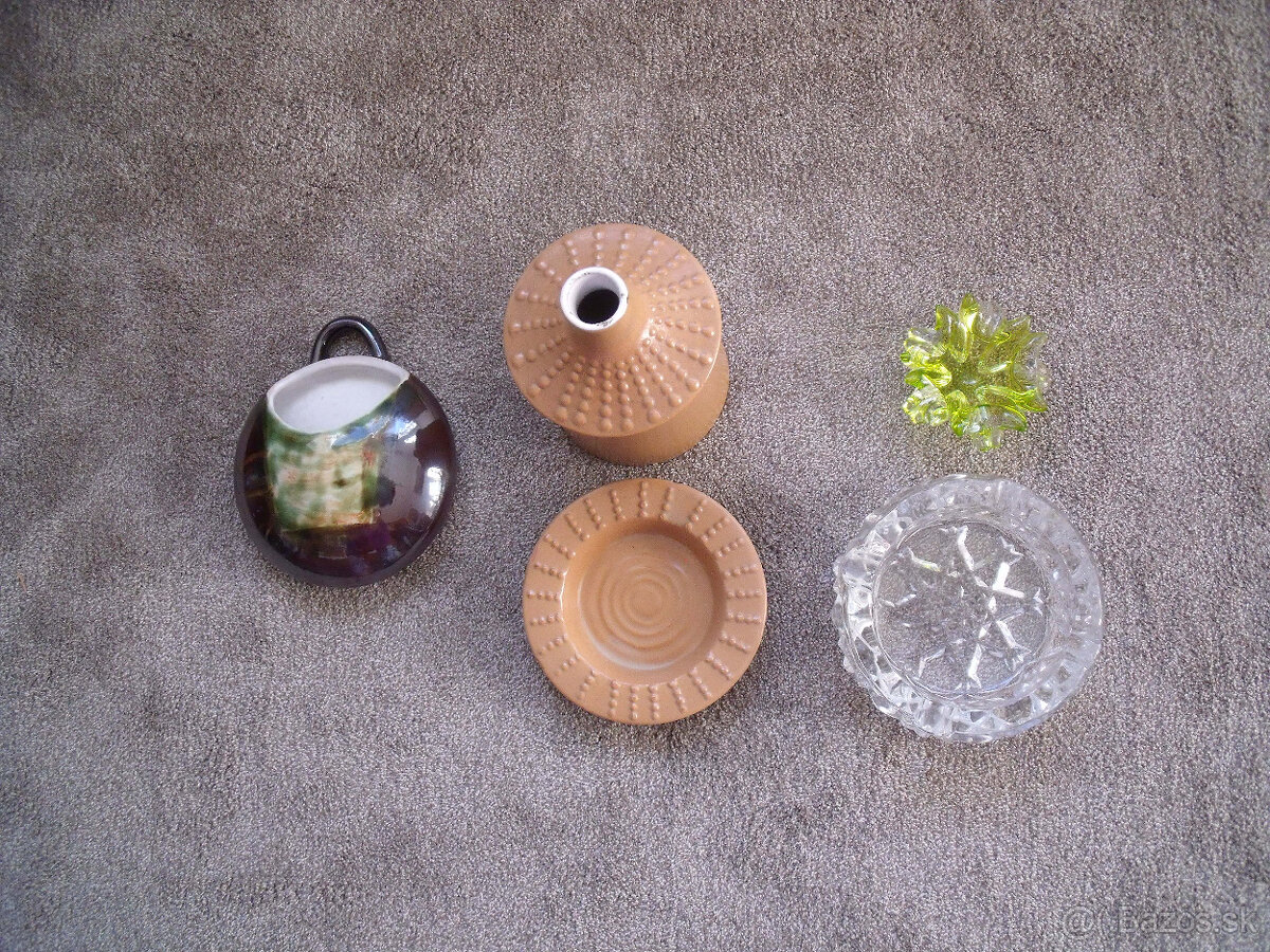 Predám popolníky a vázičky