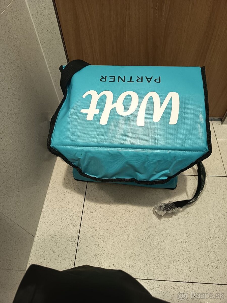 Predám Wolt taška pre kuriera do auta.