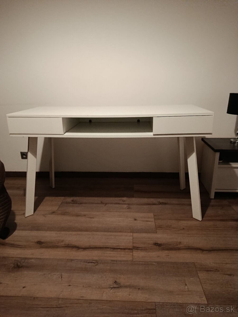 Predám písací ( toaletný ) stôl