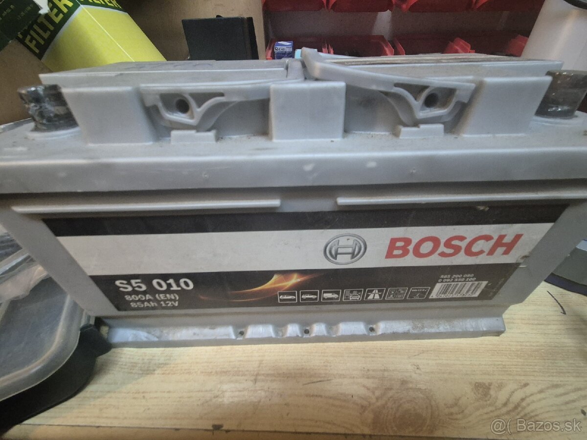 Predam autobateriu BOSCH S5 85 Ah 800A top.stav