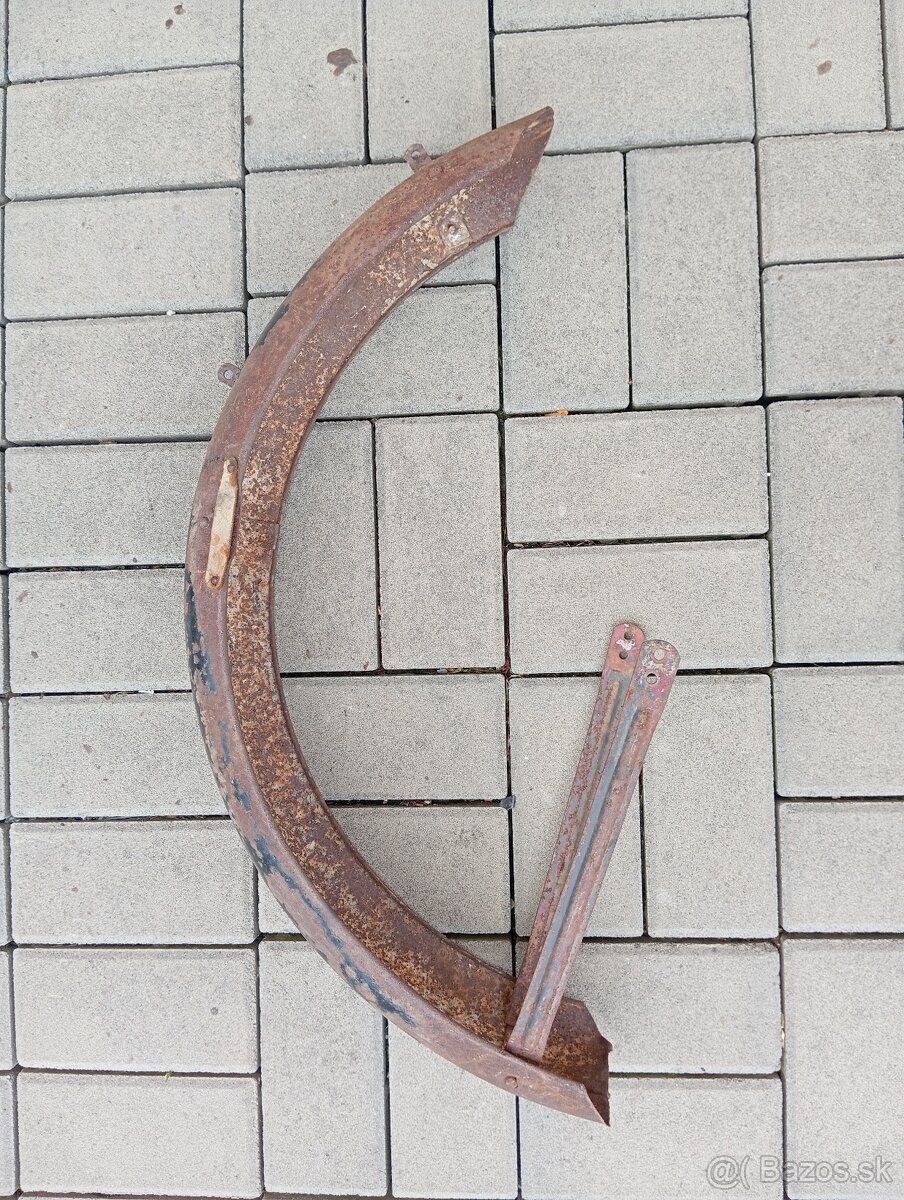 Predám predný blatník na motocykel čz