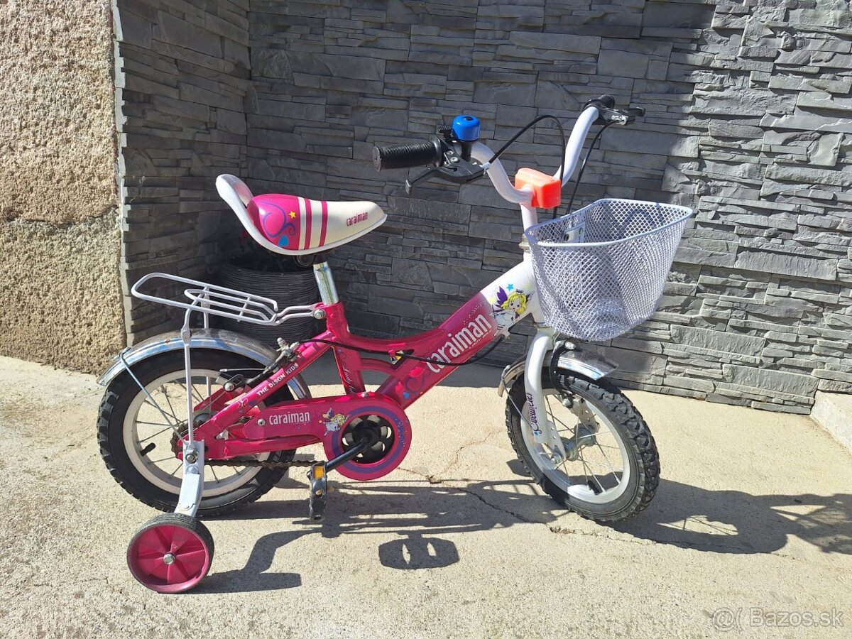 Detský bicykel s pomocnými kolieskami