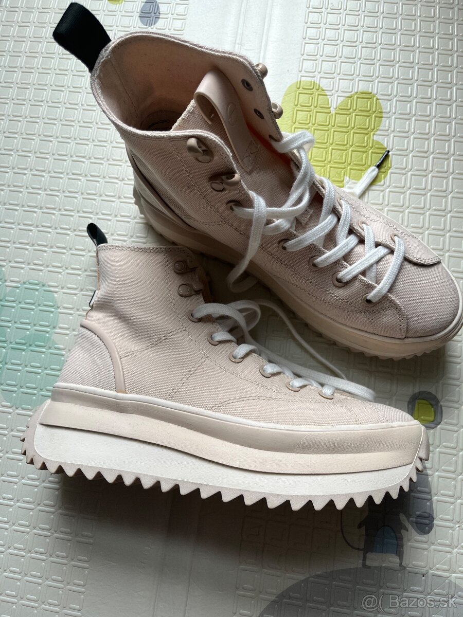 Tamaris snurovacie clenkove topanky