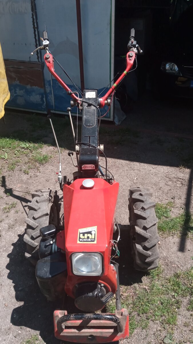 Predám malotraktor s náradím a vlečkou