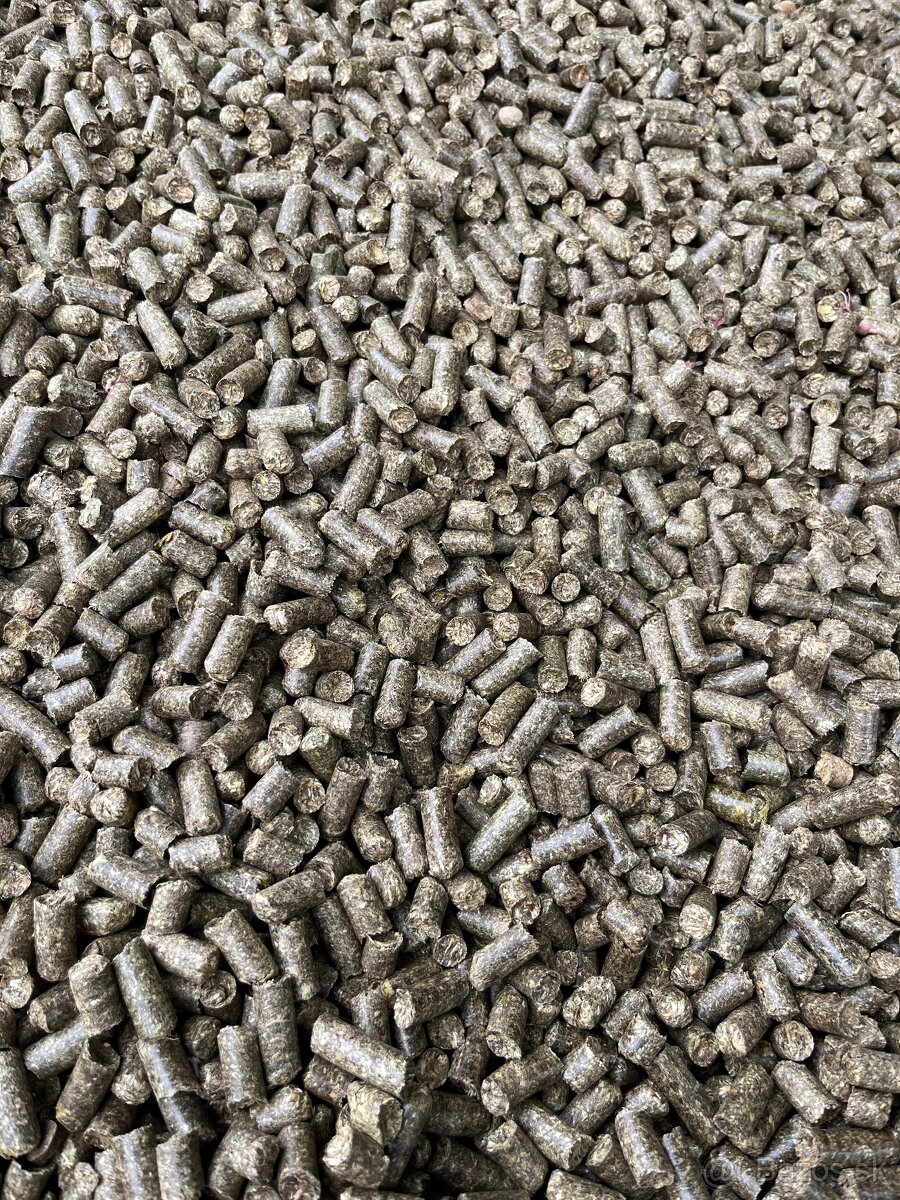 Lucerkové granule / Senné granule