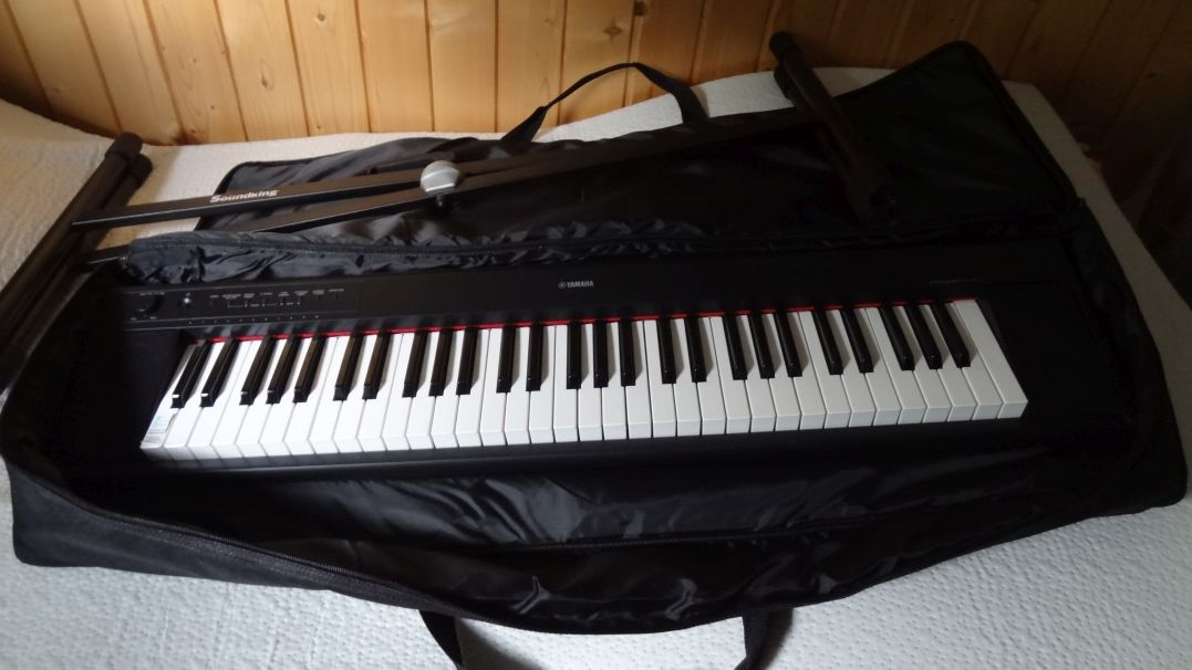 Predám klávesy Yamaha-Piaggero NP11
