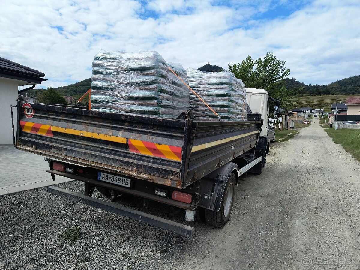 Preprava vyklápačom s hydraulickou rukou