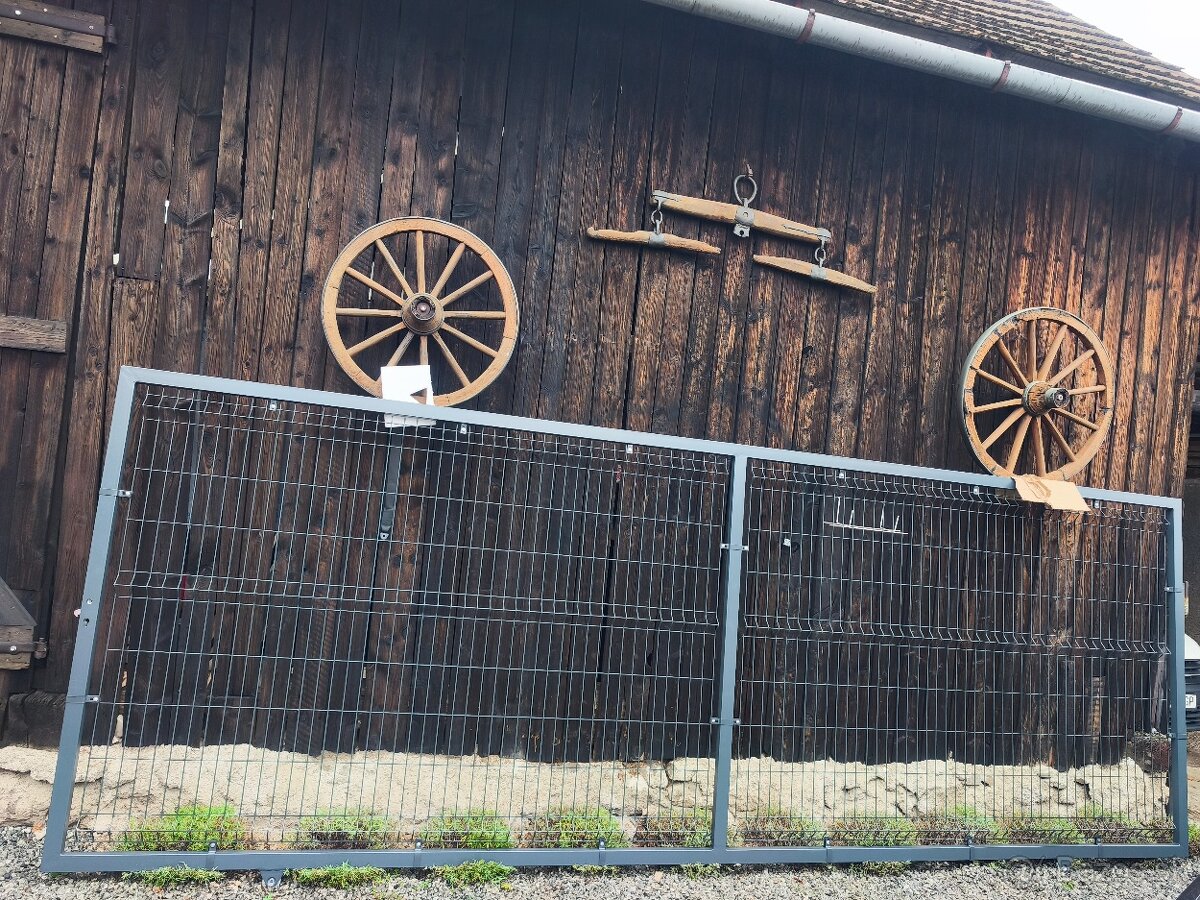 Posuvná brána 530x190cm