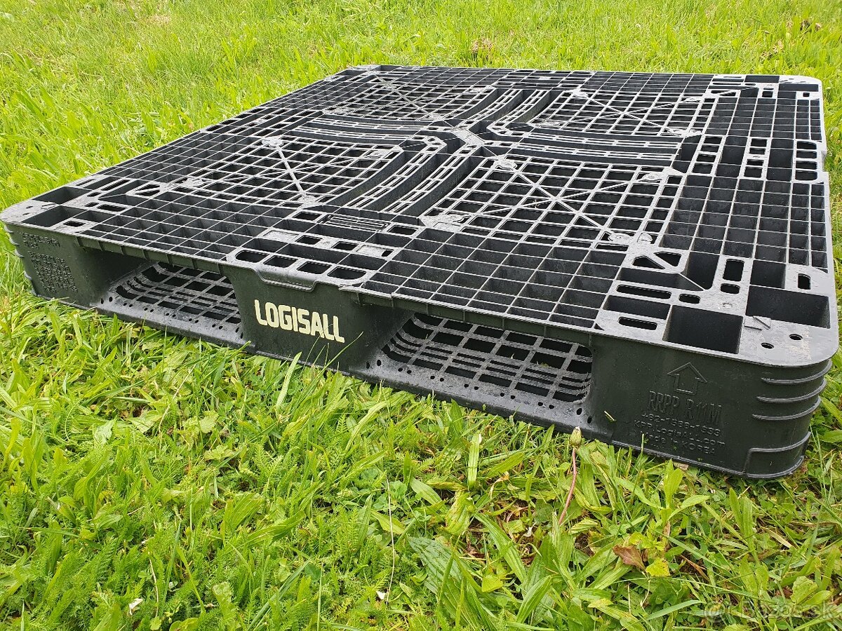 Predám plastové palety