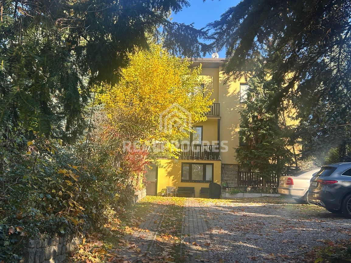 Na predaj dom s tromi bytovými jednotkami na Zobore