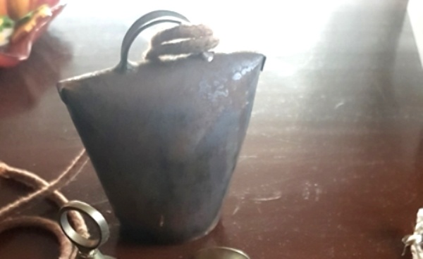 zvonec, váha, stolička, kompas, klaksón, váhy