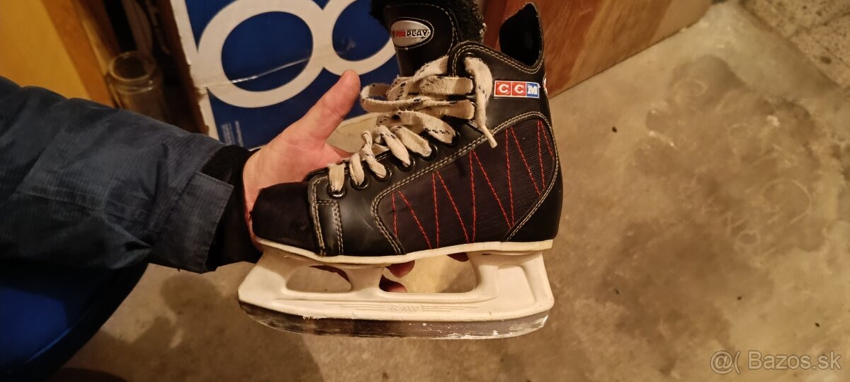 Predám detské korčule a prilbu zn.Bauer