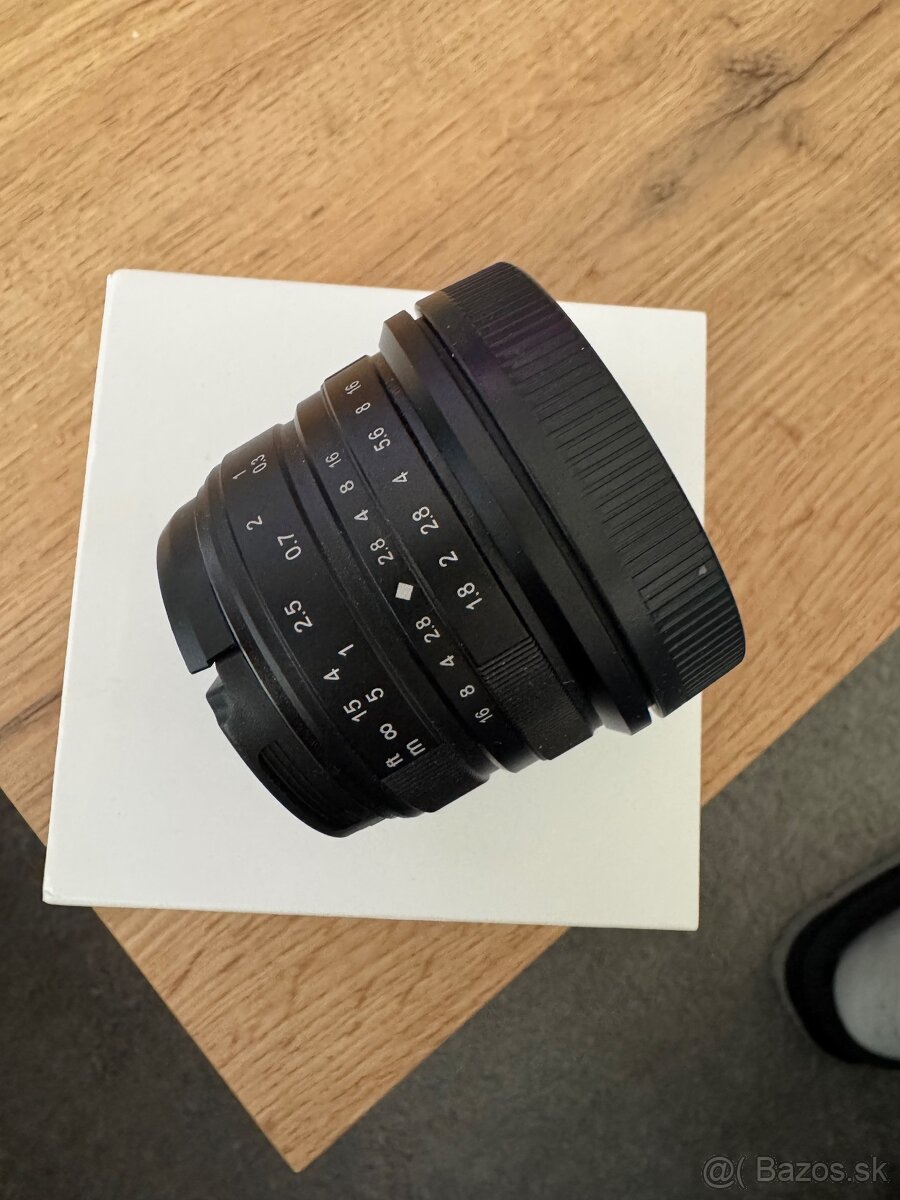 7Artisans 25mm f/1,8 APS-C objektív