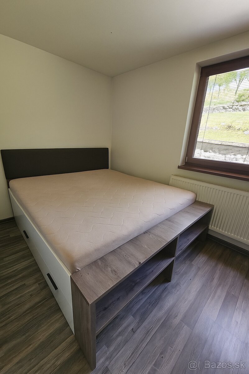 Spálňová zostava manželská posteľ skriňa komoda