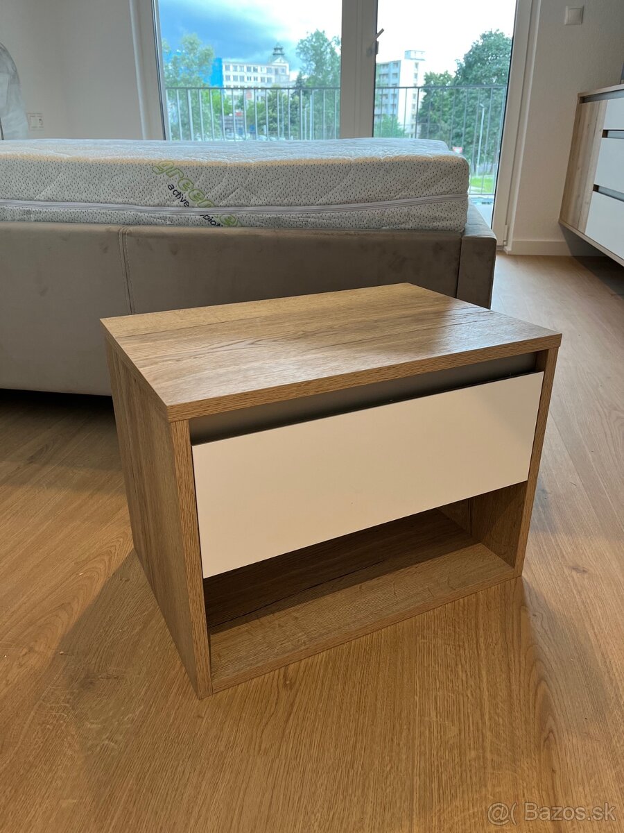 Dva závesné nočné stolíky