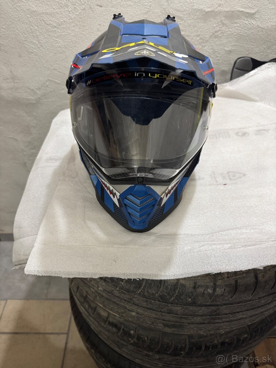 Predam helmu velkost L