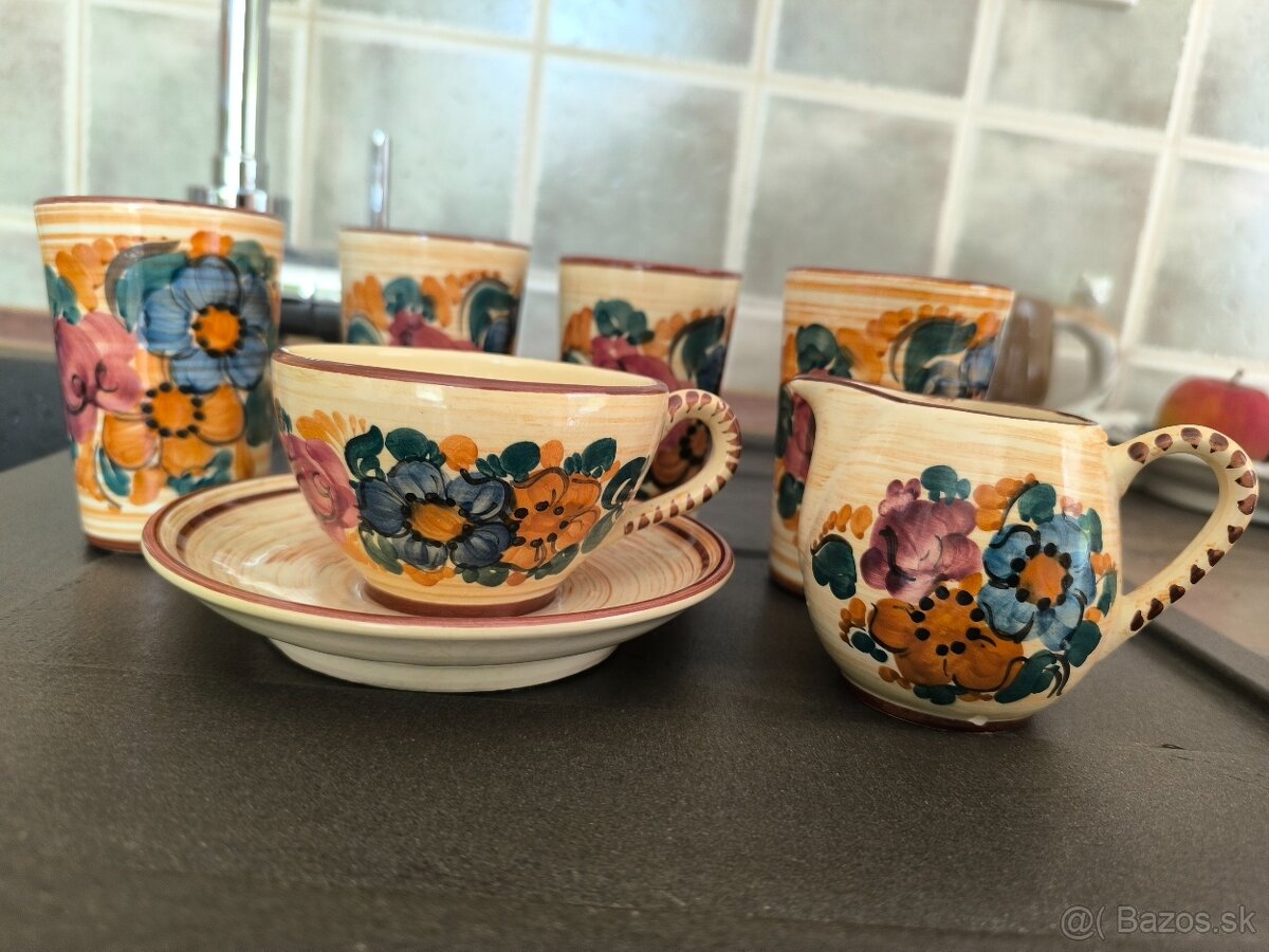 Keramické šálky a mliečnik