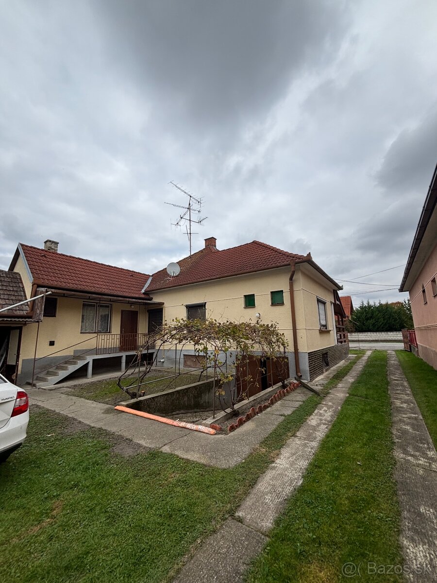 Predám 4 izbový dom v obci Ňárad