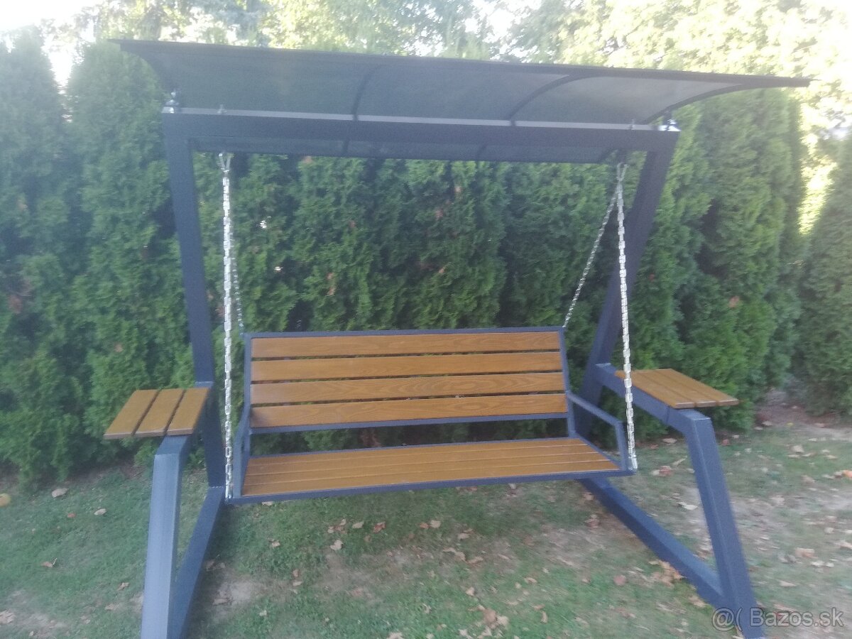 Záhradná hojdačka.