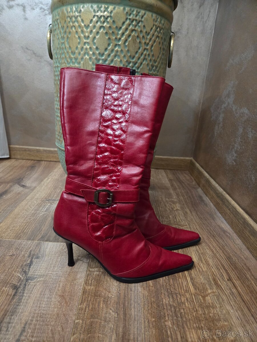 Červené dámske zimné čižmy na podpätku č. 39