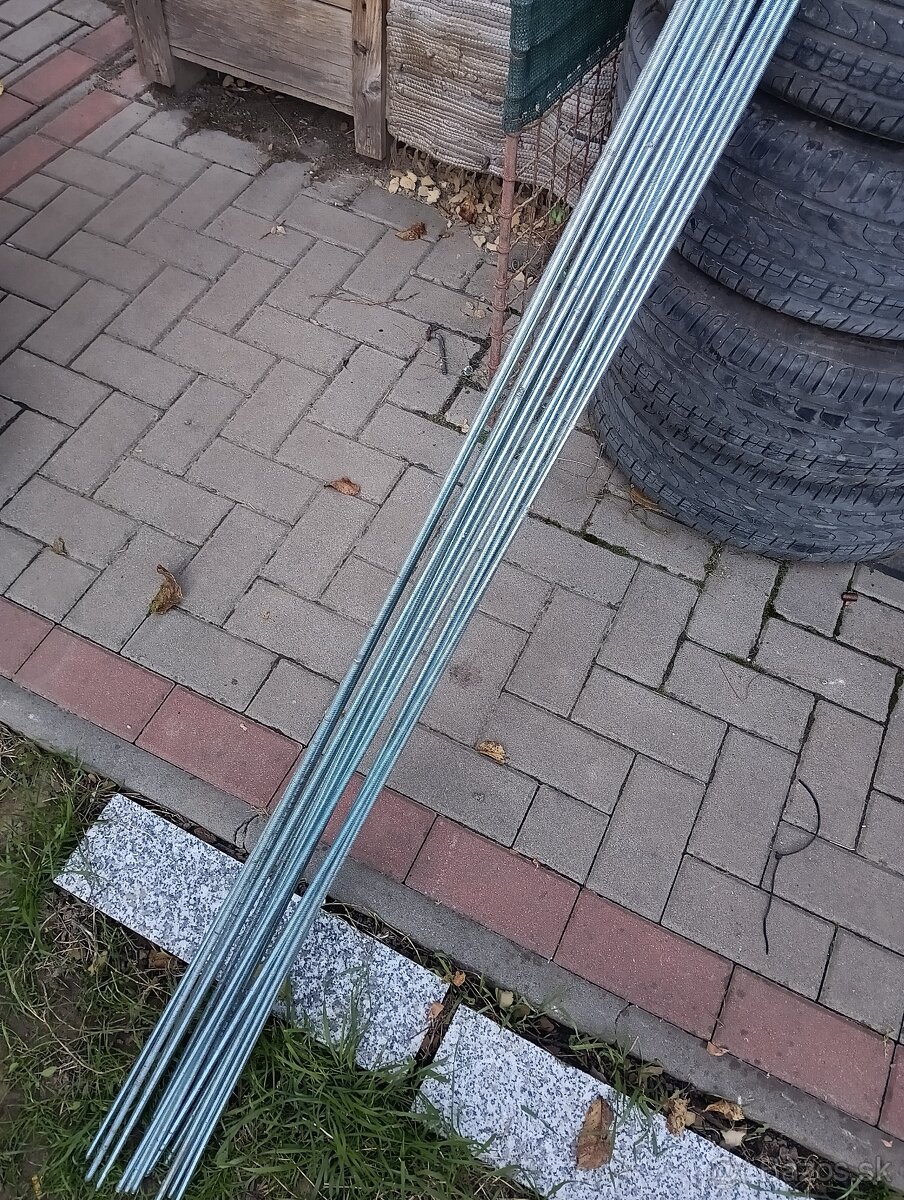 Závitovu tyč M8 200 CM 20 kusov