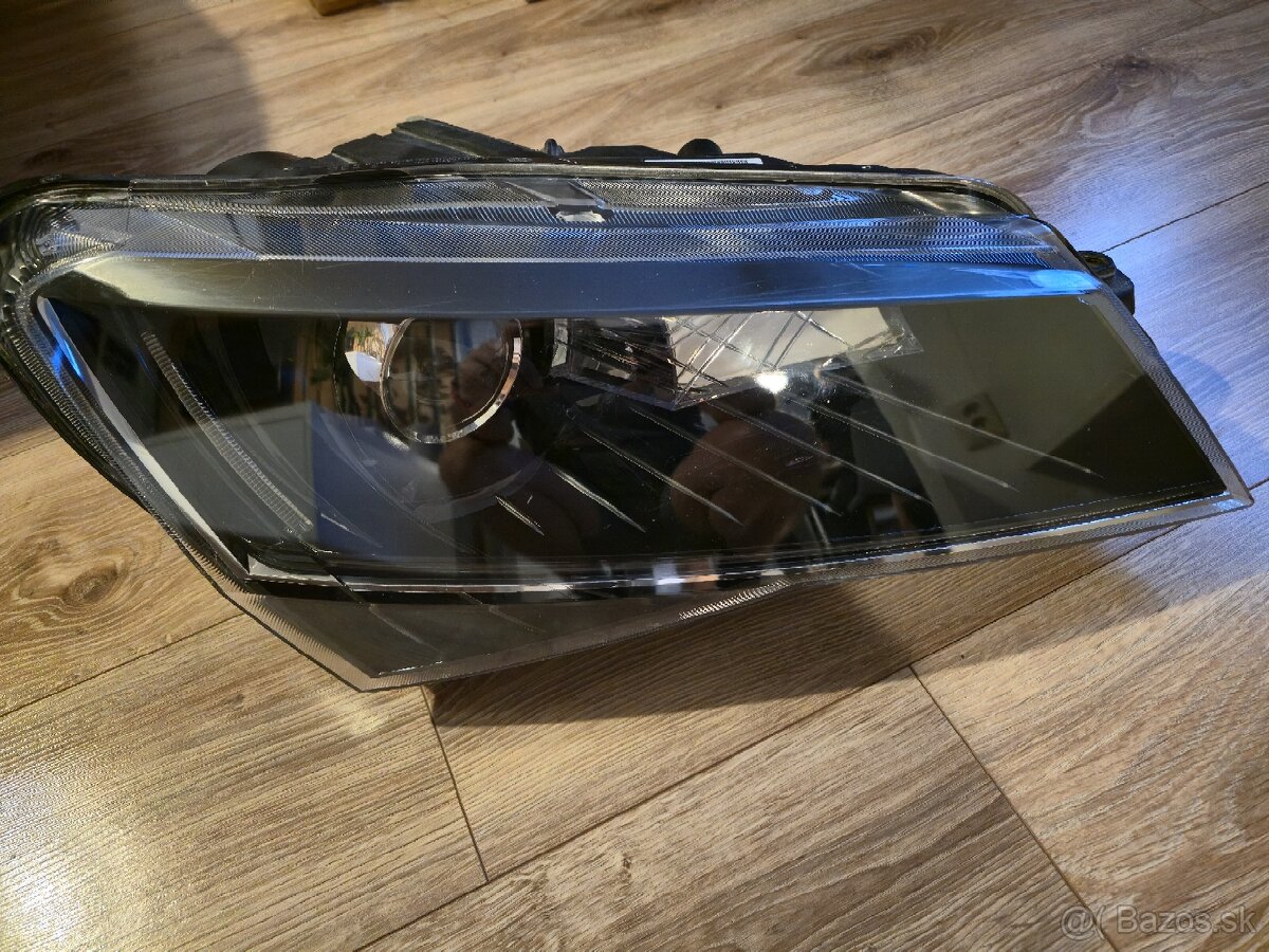 Pravý svetlomet skoda superb 3