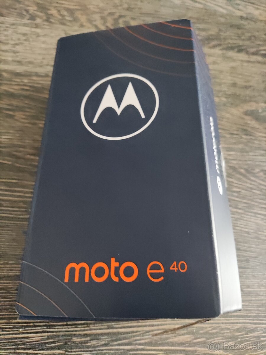 Predám telefón Motorola e40