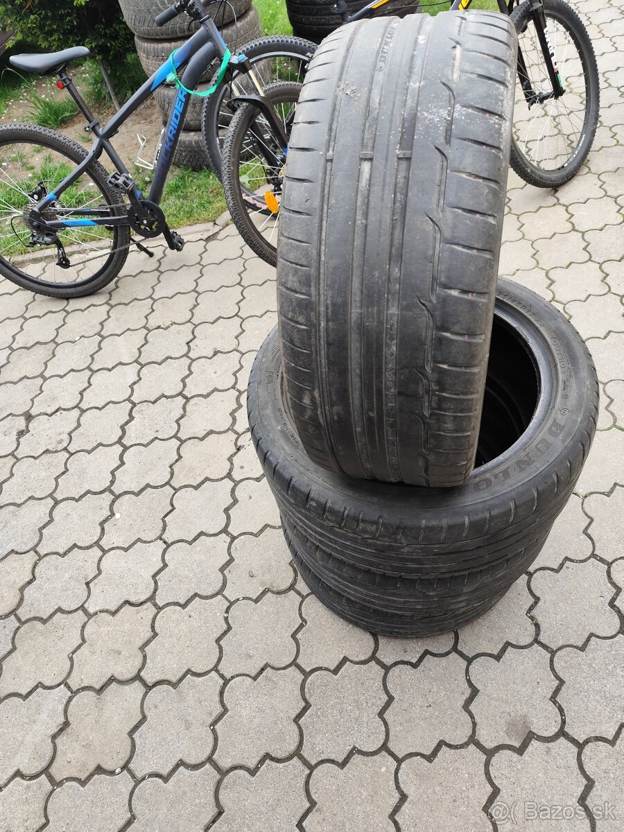 225/45R17 Dunlop