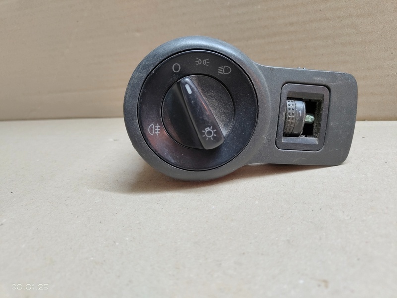 vypinac svetiel fabia 2 BK73B0941531B 20€