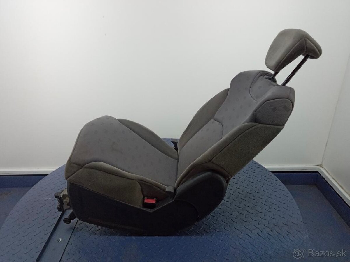 Sedadlo na Peugeot 807