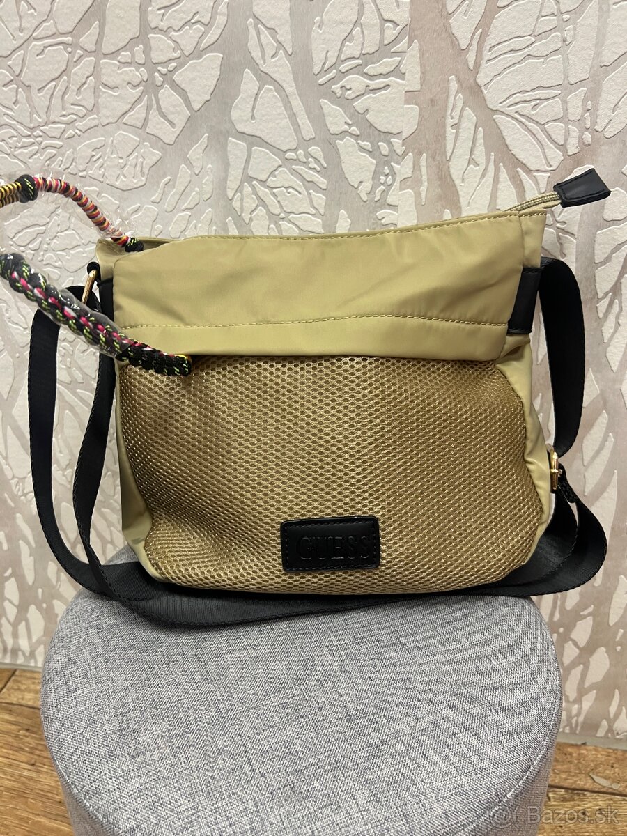 Hneda sportova crossbody guess kabelka