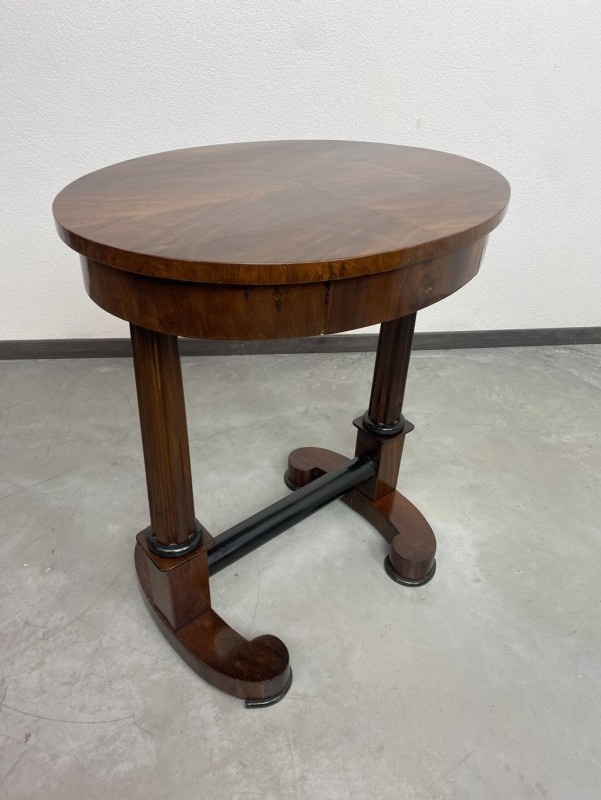 Oválny solitérový stolík v štýle Biedermeier 19 storočie