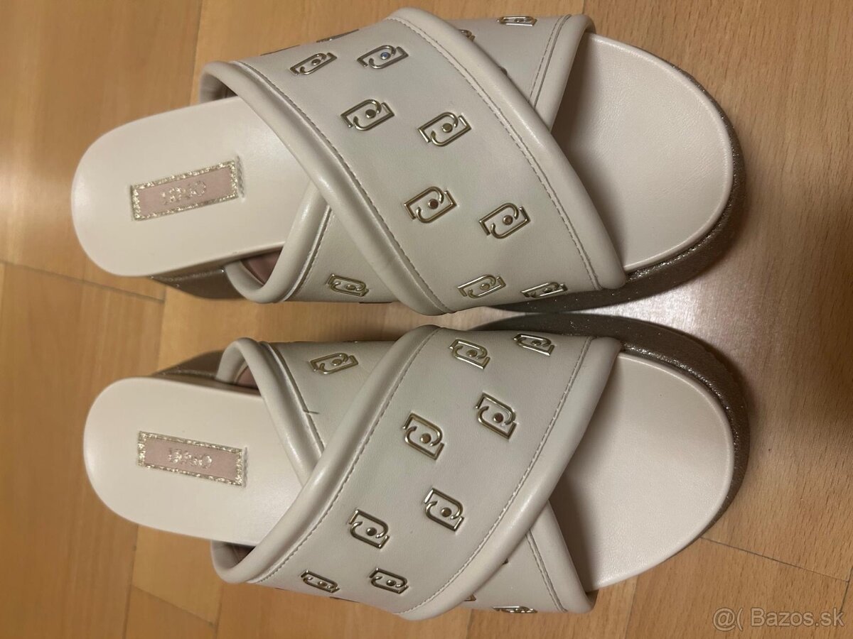 Nove liu jo slapky