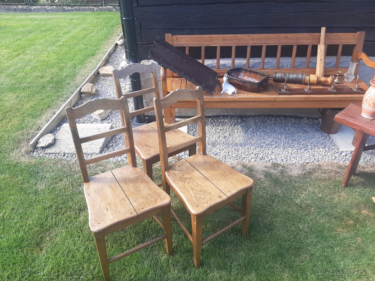 Starožitné, chalupárske dekorácie z drevenice.