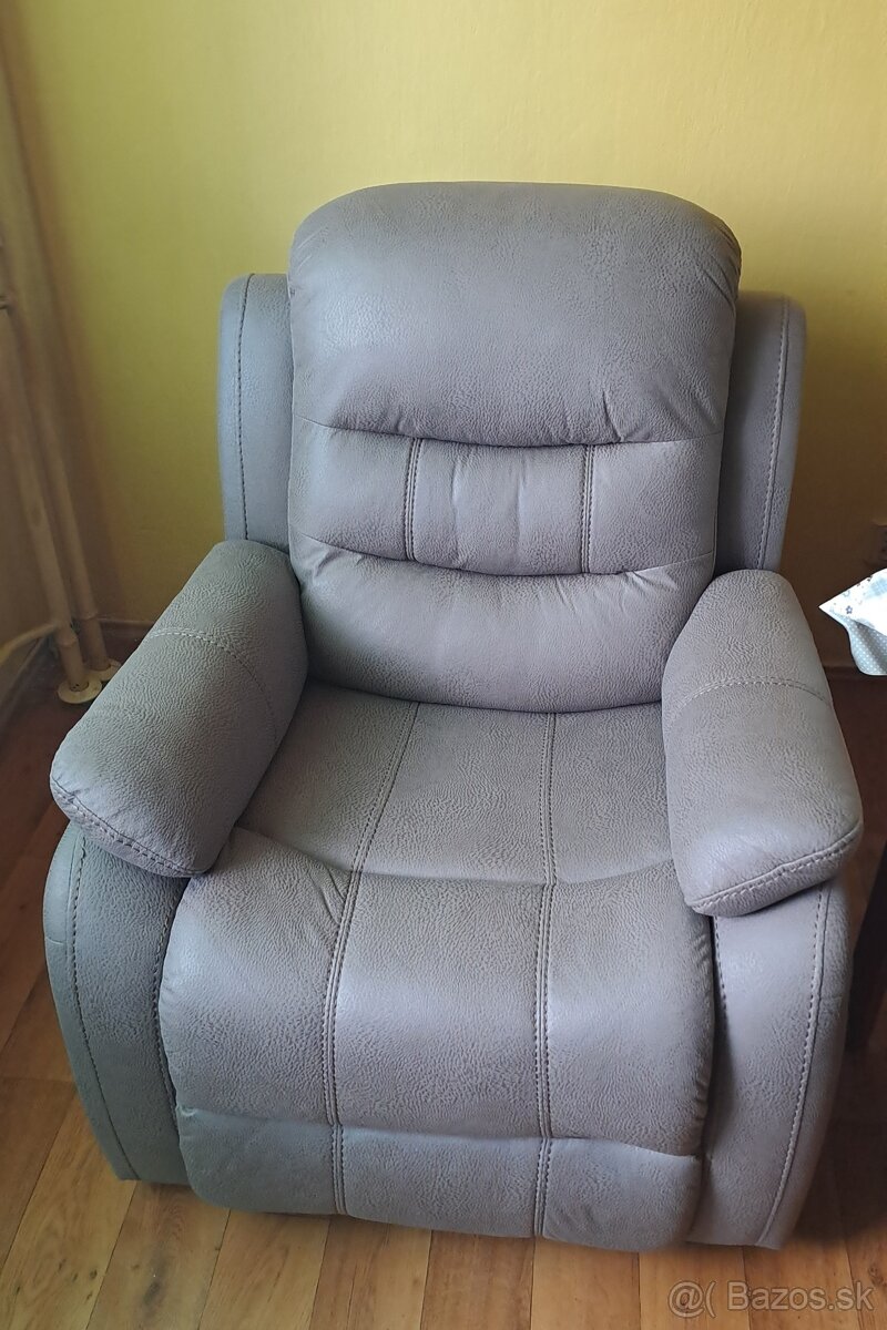 Polohovateľné kreslo