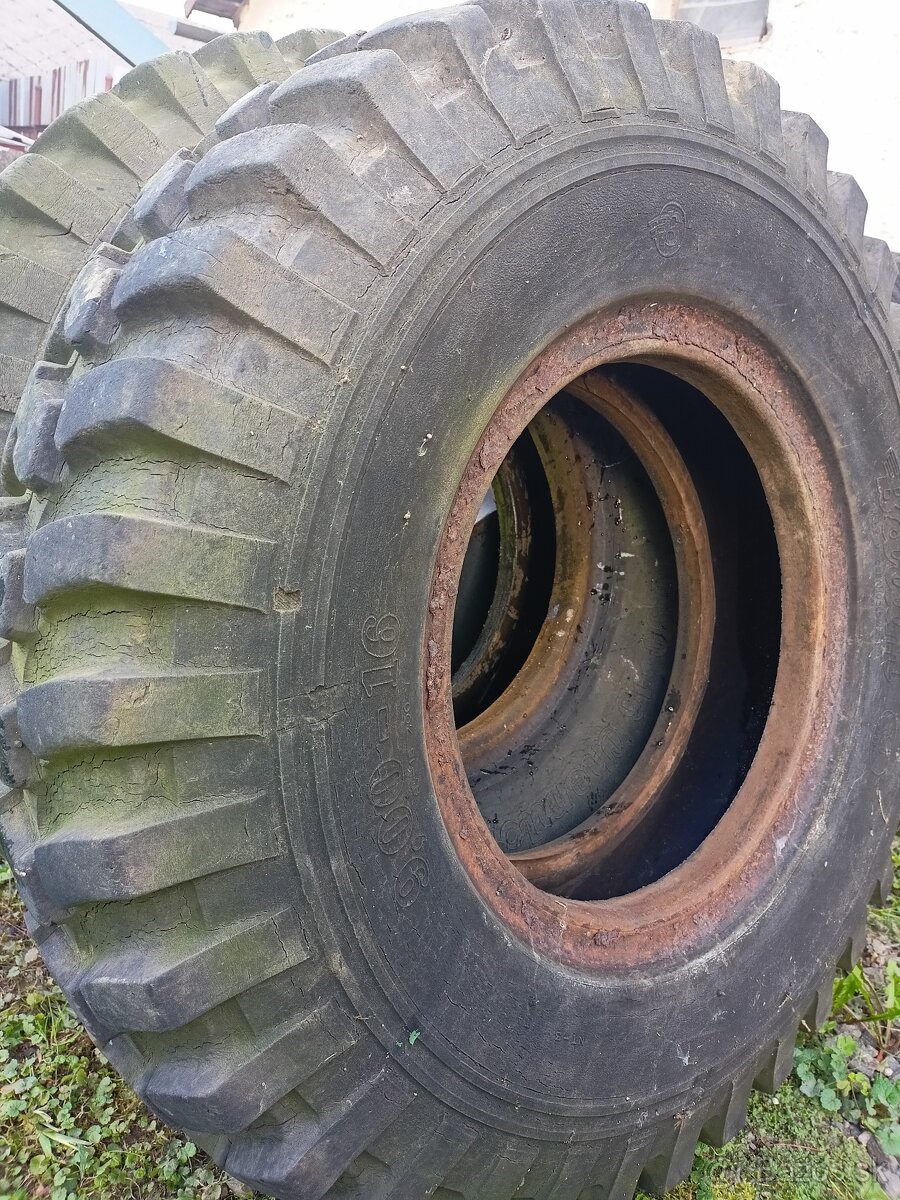 Gumy pneumatiky na vlečky