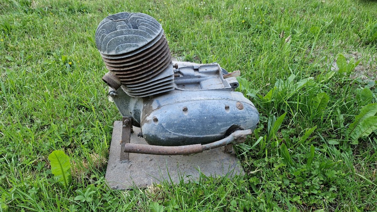 Motor Jawa - malá Kývačka (175/125)