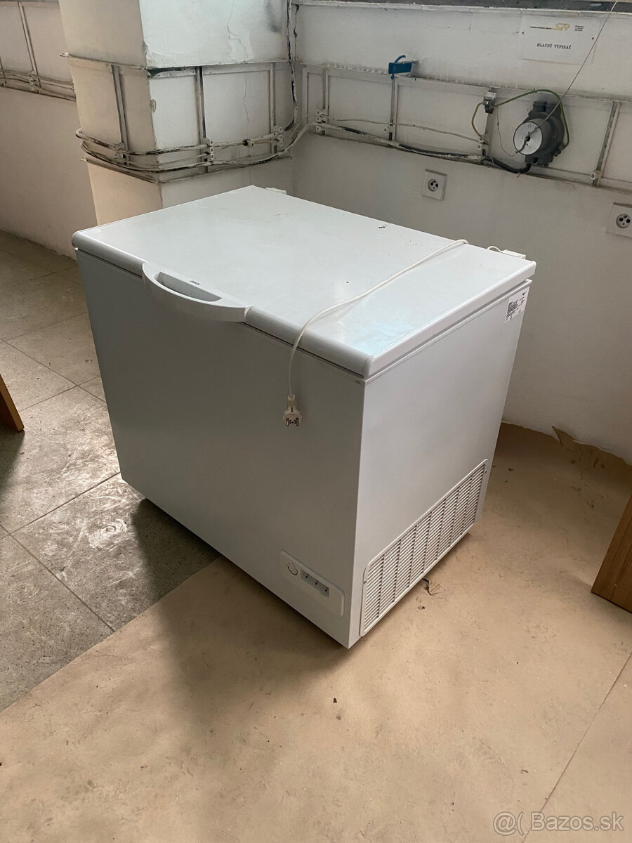 Predam mraznicku Zanussi 260litrov