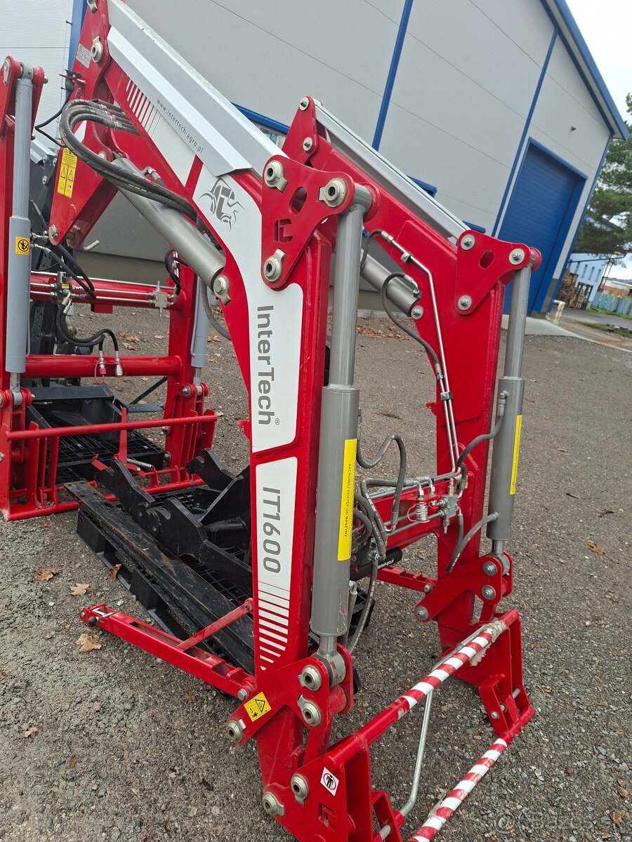 PREDAM CELNY NAKLADAC NA TRAKTOR ZETOR